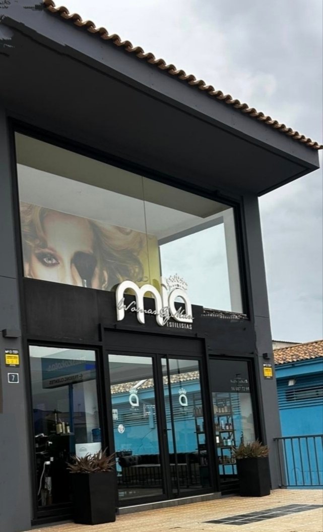 Fachada de Mía Estilistas